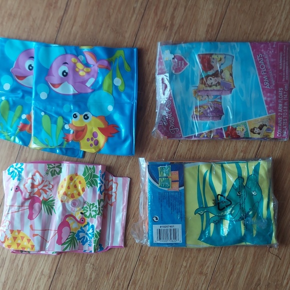 New 4 pairs of swim floaties, arm bands - Picture 2 of 3